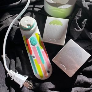 CLINIQUE SONIC CLEANSING BRUSH + TWO BRUSH HEADS!